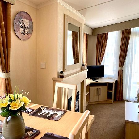 Elletson Park Wood Fired Hot Tubs, Caravans & Pods Pilling 外观 照片
