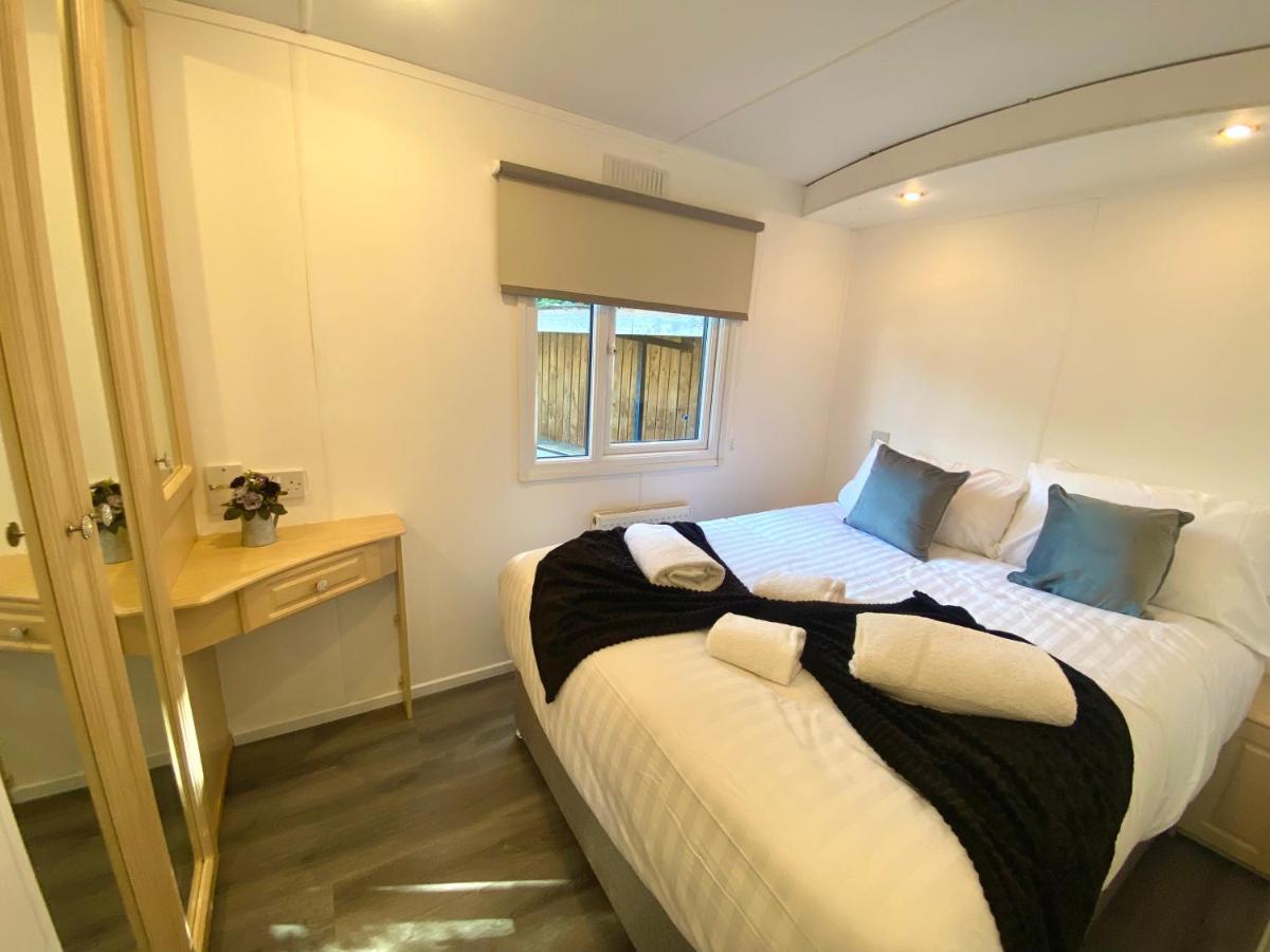 Elletson Park Wood Fired Hot Tubs, Caravans & Pods Pilling 外观 照片