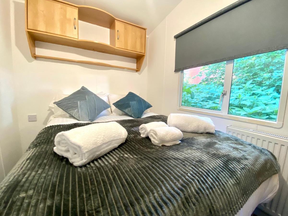 Elletson Park Wood Fired Hot Tubs, Caravans & Pods Pilling 外观 照片