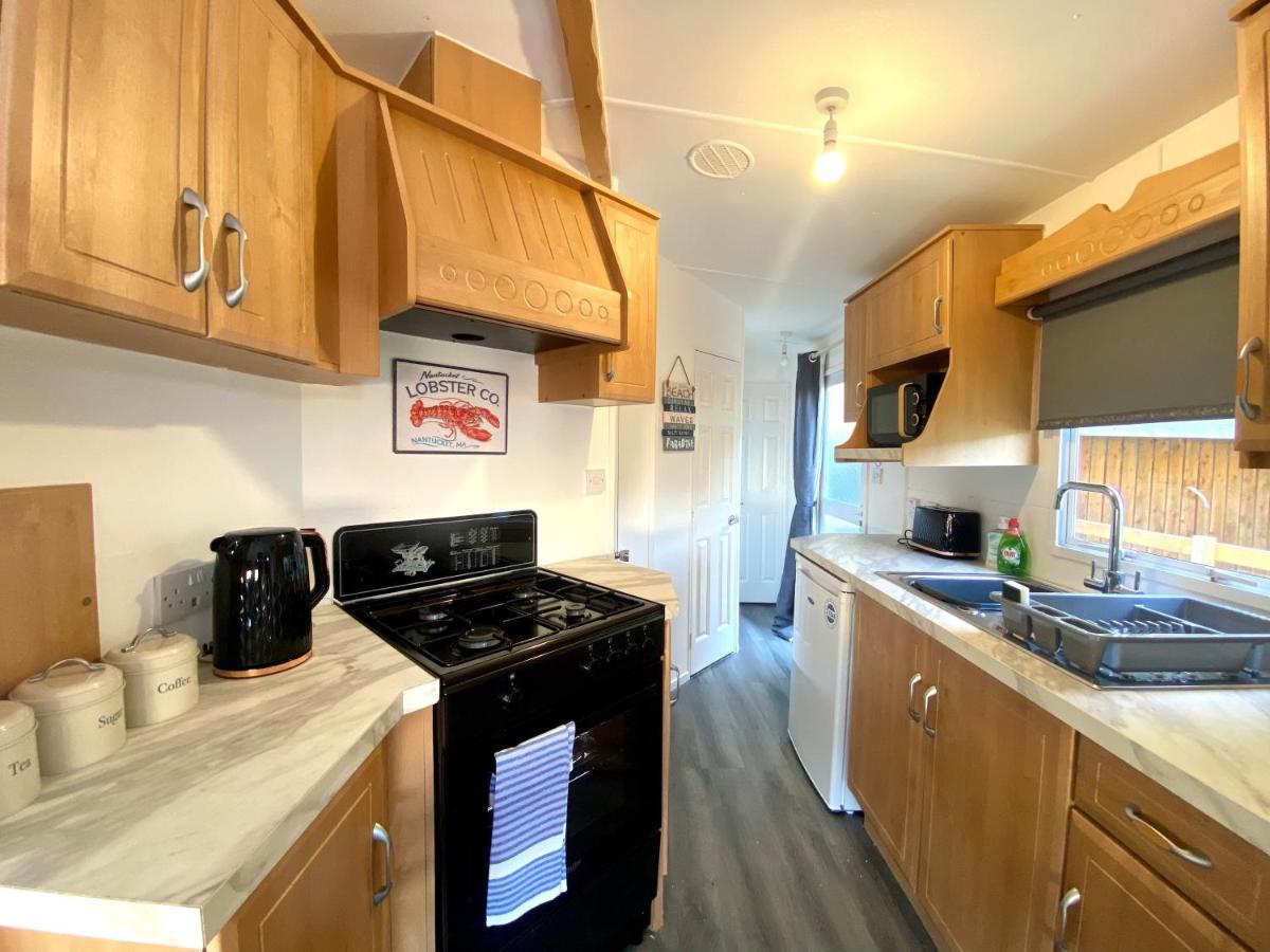 Elletson Park Wood Fired Hot Tubs, Caravans & Pods Pilling 外观 照片