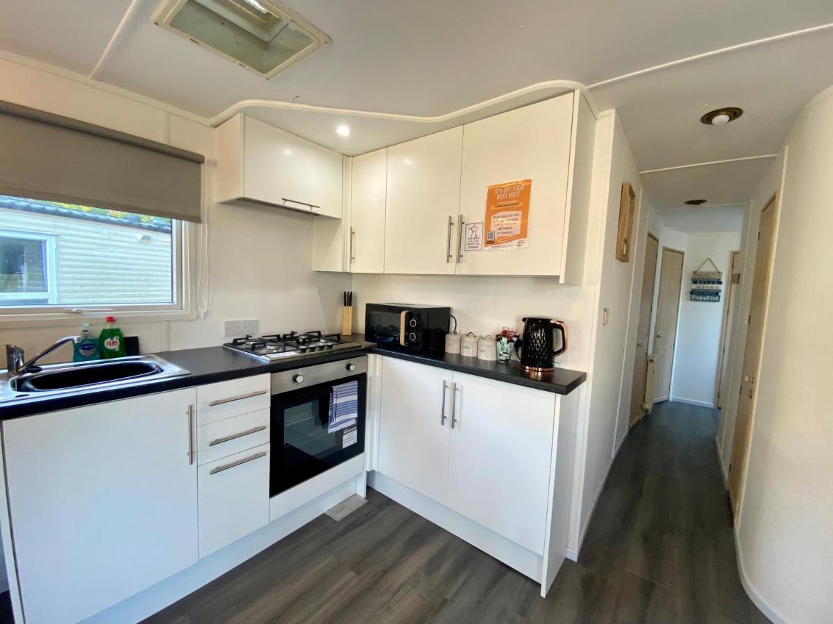 Elletson Park Wood Fired Hot Tubs, Caravans & Pods Pilling 外观 照片