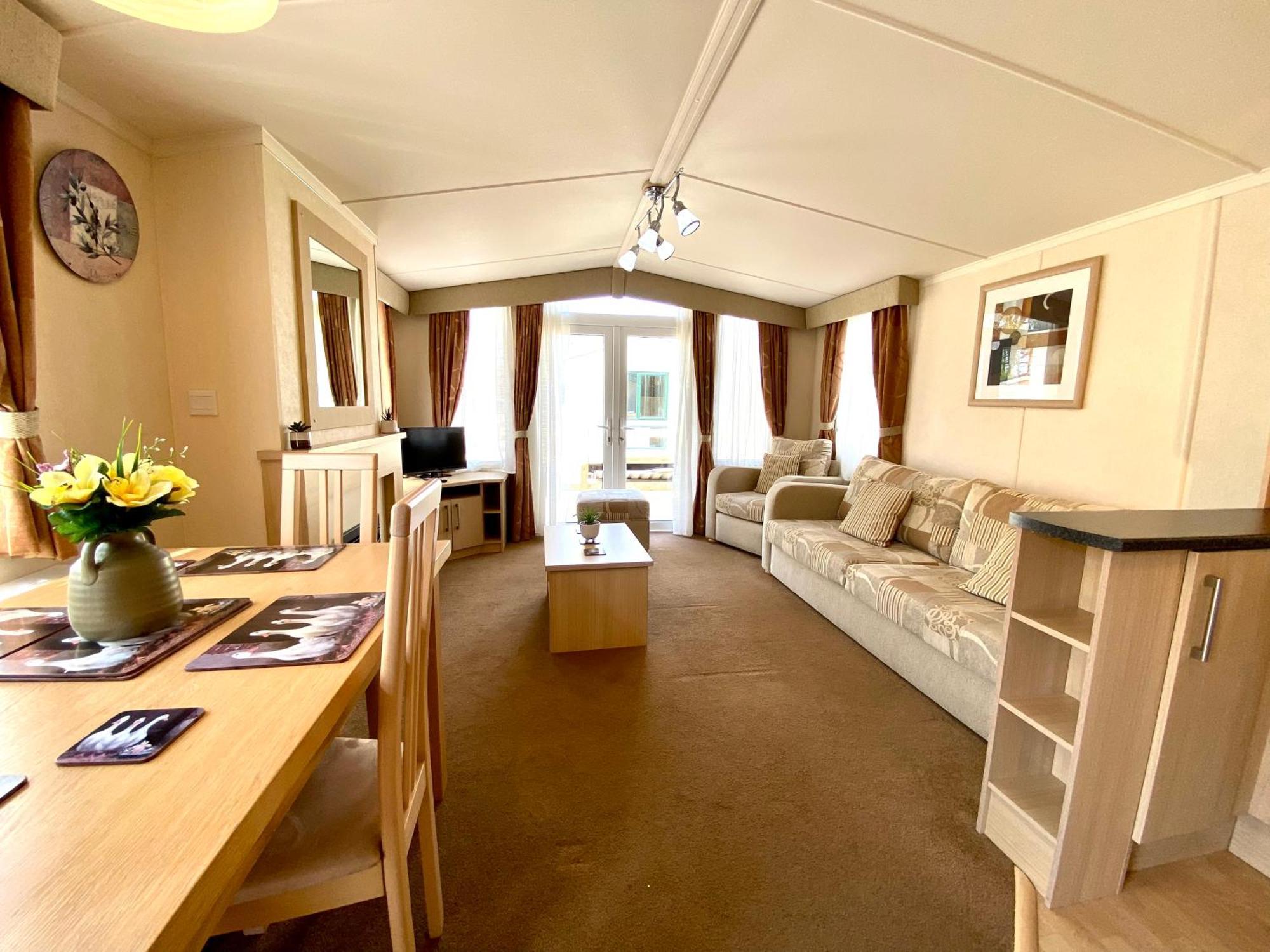 Elletson Park Wood Fired Hot Tubs, Caravans & Pods Pilling 外观 照片
