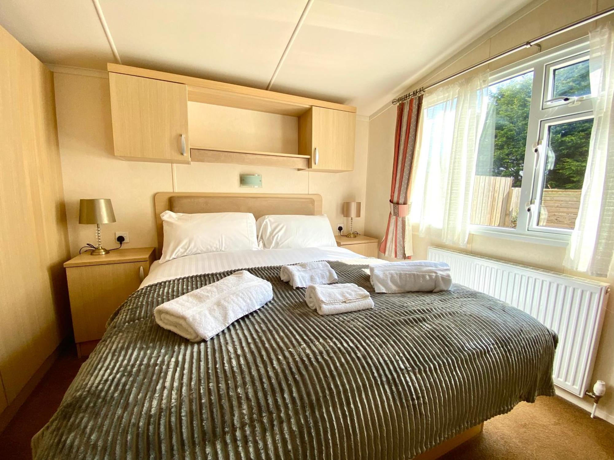 Elletson Park Wood Fired Hot Tubs, Caravans & Pods Pilling 外观 照片