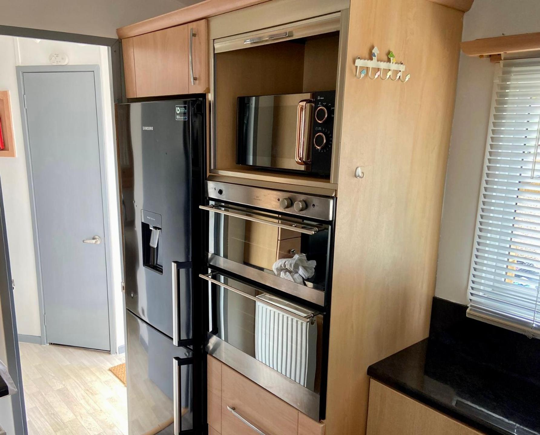 Elletson Park Wood Fired Hot Tubs, Caravans & Pods Pilling 外观 照片